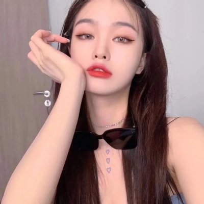龙纹身的女孩
